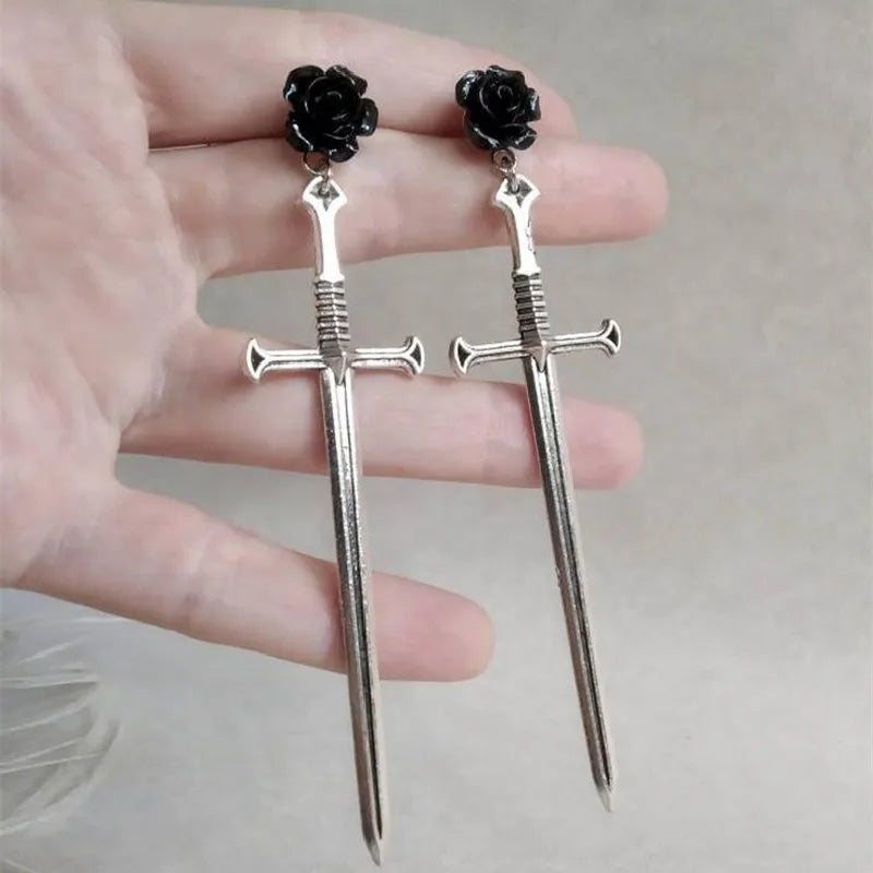 Antique Silver Skeleton Key Necklace – Gothic Punk Statement Pendant Charm, Vintage Grunge Jewelry for Halloween, Parties & Novelty Gifts