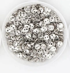 30 Mini-boutons métalliques (3-8 mm) – Boutons ronds à 2 trous pour vêtements de poupée DIY, couture, scrapbooking et loisirs créatifs