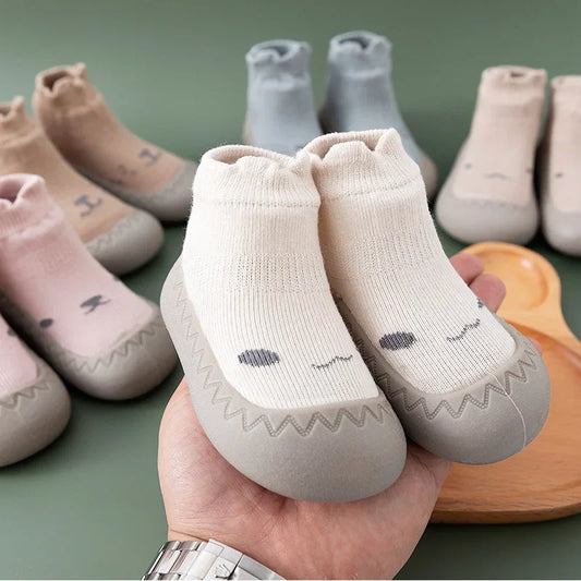 Zapatos y calcetines primeros pasos para bebés – Bonitas zapatillas de dibujos animados para bebés con suela de goma suave para niños y niñas