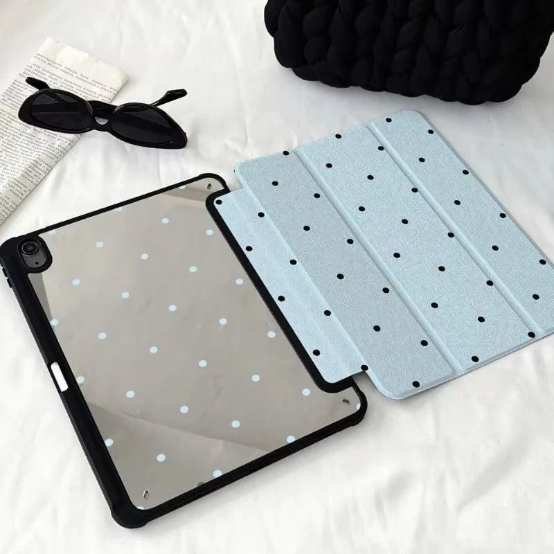 Étui iPad trifold à pois noirs pour iPad Pro 11, Pro 12.9, Air 4/5, Air 3, iPad 10ème génération, 10.2, 10.5, 9.7 et iPad Mini 6