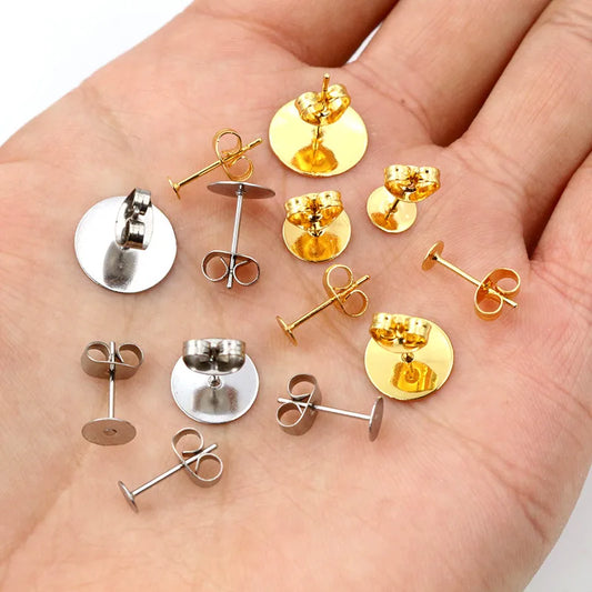 50–100 Aretes de acero inoxidable dorado con respaldos – Bases en blanco para hacer joyas y aretes DIY