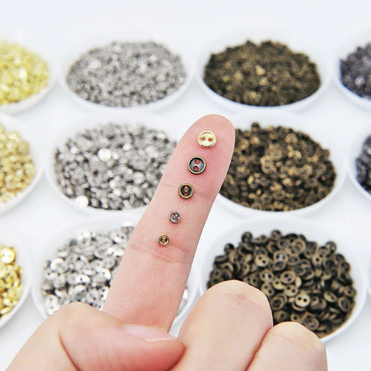 30 mini botones metálicos (3-8 mm) - Botones redondos de 2 orificios para ropa de muñecas de bricolaje, costura, álbumes de recortes y manualidades