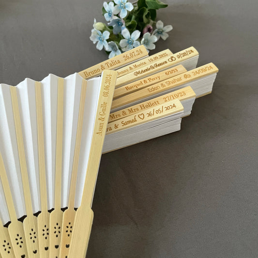 20/50/80 abanicos de papel plegables blancos grabados personalizados – Elegantes recuerdos de boda con bolsa de regalo de organza | Suministros portátiles para eventos
