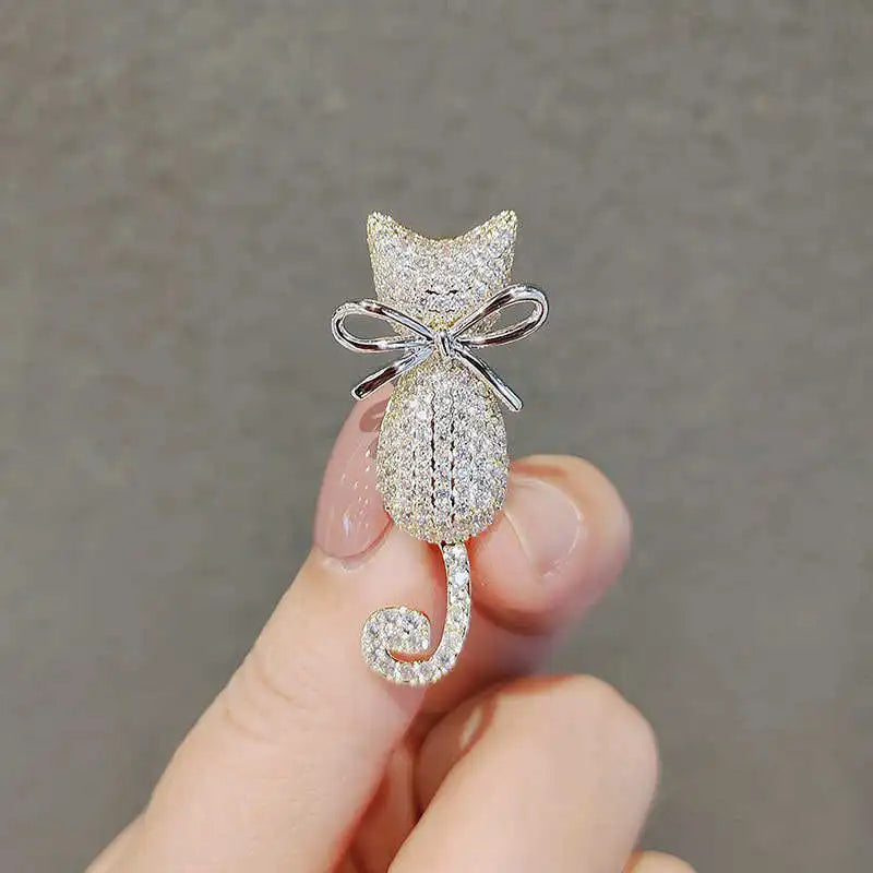 Rhinestone Cat Brooch Pin for Women & Men – Exquisite Cartoon Animal Fashion Jewelry for Party, Casual Clothing & Gift Accessories