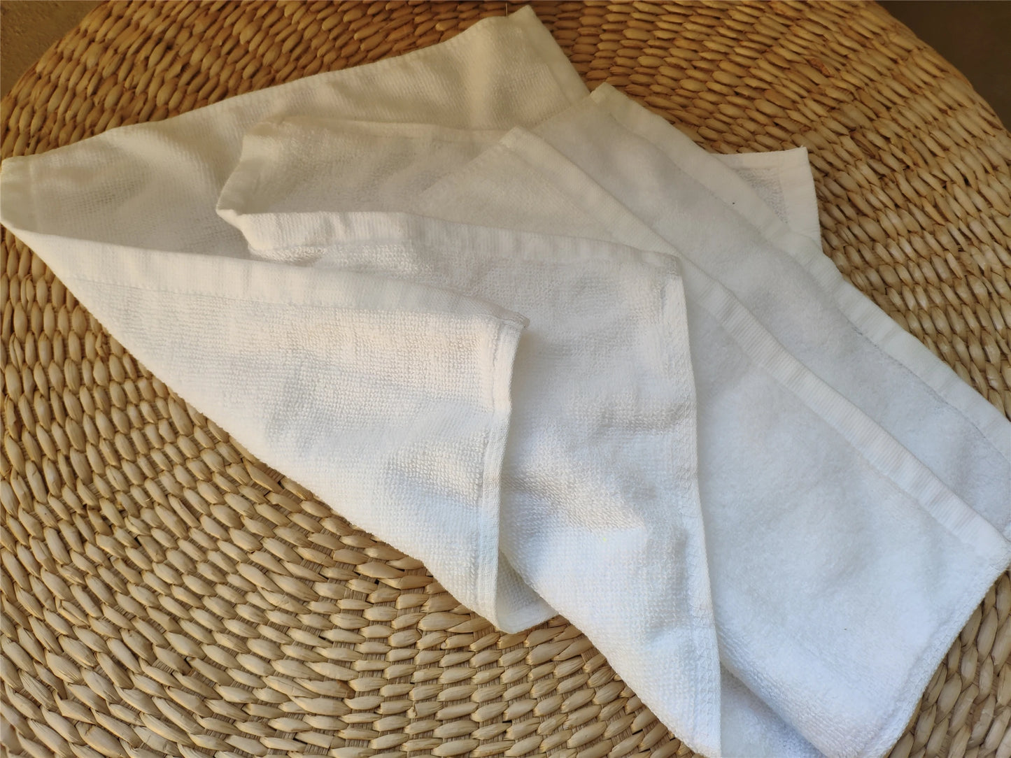 10 Toallas Blancas de Algodón – Pequeñas Toallas de Mano para Cocina, Hotel, Restaurante, Guardería y Salones de Belleza, Suaves y Absorbentes para Uso Doméstico y Comercial