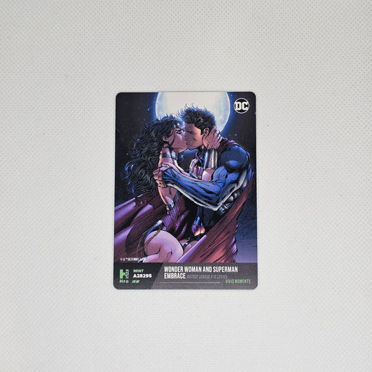 Wonder Woman et Superman s'enlacent - R-NM