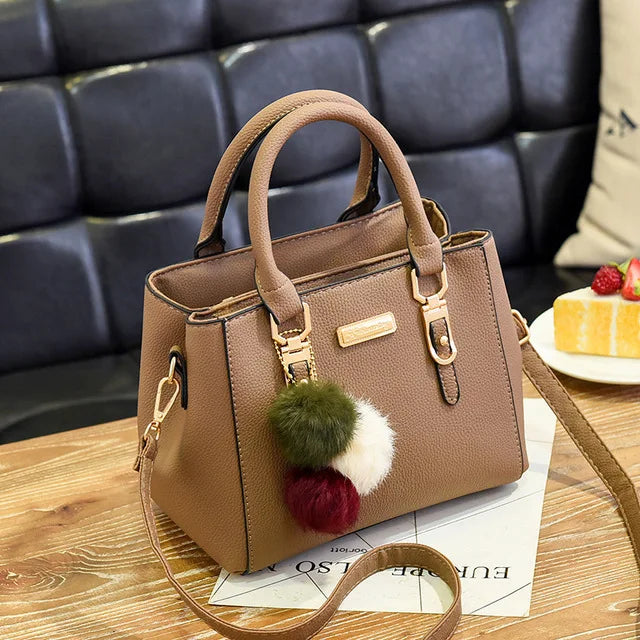 Bolso de hombro con relieve para mujer Yogodlns, bandolera con colgante de cuentas y pompón.