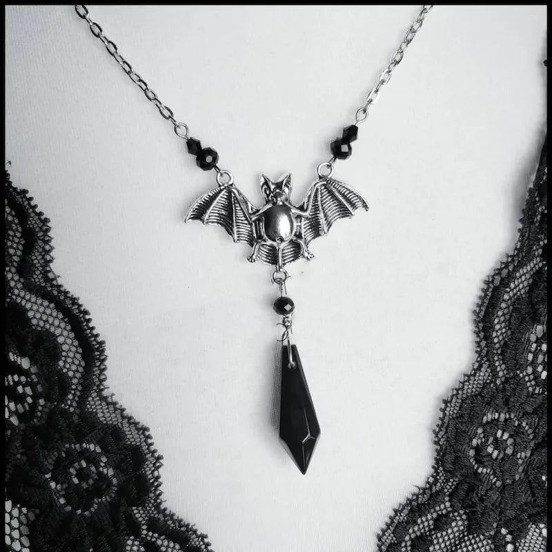 Antique Silver Skeleton Key Necklace – Gothic Punk Statement Pendant Charm, Vintage Grunge Jewelry for Halloween, Parties & Novelty Gifts