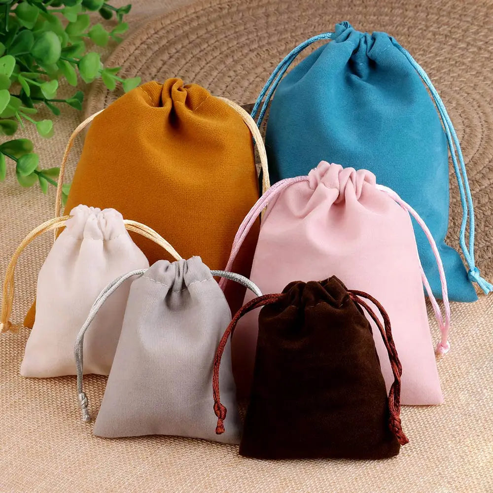 Sachets Cadeaux en Velours (10 pièces) – Pochettes Souples pour Bijoux (Bagues, Boucles d'Oreilles, Colliers), Petits Cadeaux, Faveurs de Mariage et Emballages de Noël