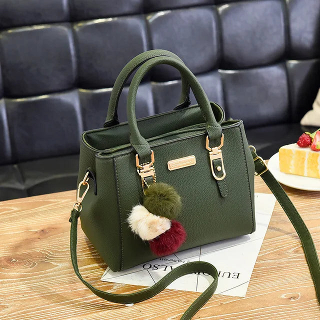 Bolso de hombro con relieve para mujer Yogodlns, bandolera con colgante de cuentas y pompón.
