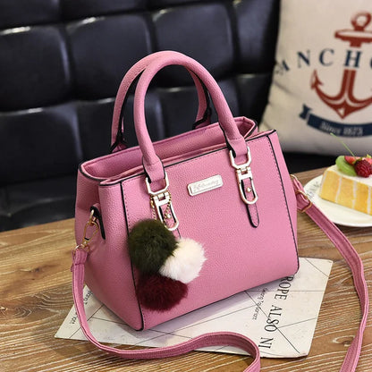 Bolso de hombro con relieve para mujer Yogodlns, bandolera con colgante de cuentas y pompón.
