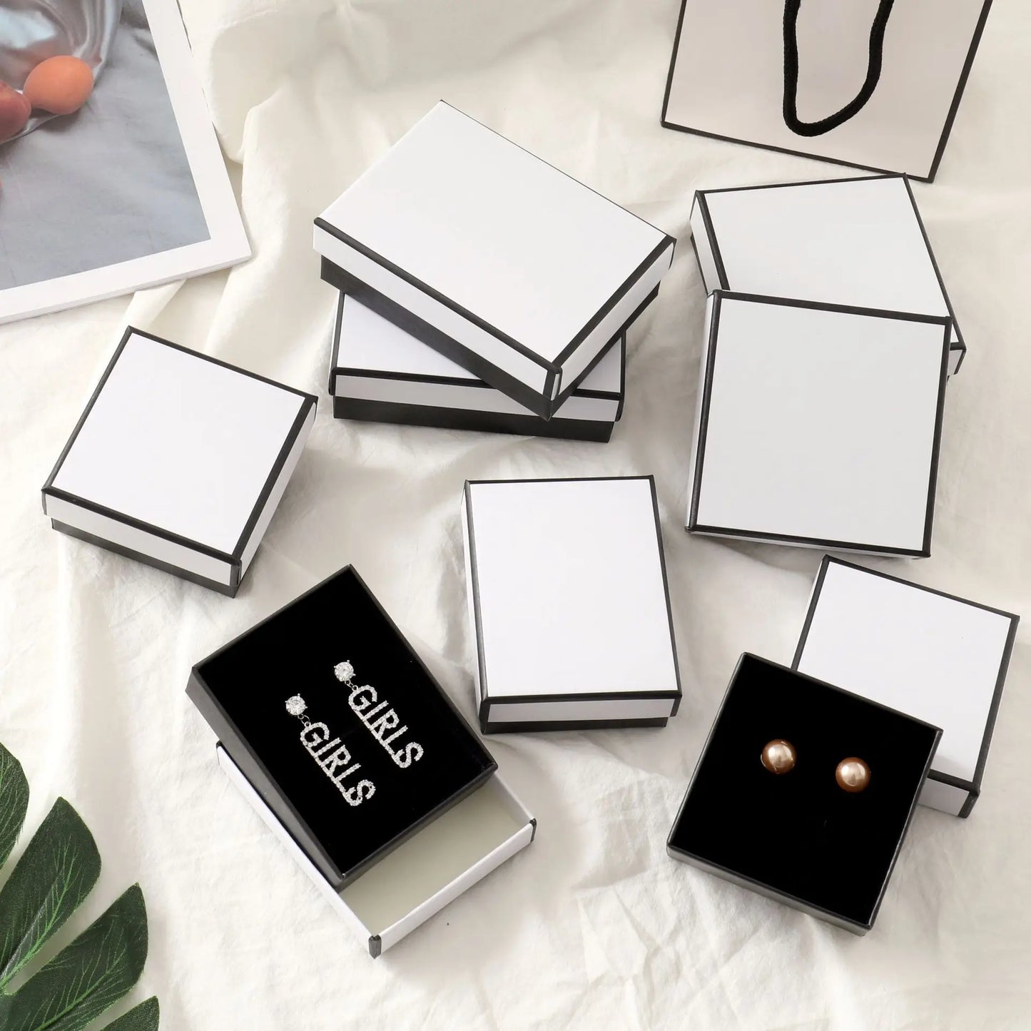 12PCS Paper Jewelry Gift Boxes for Rings, Earrings, Bracelets & Necklaces – Black & Gray Display Cases