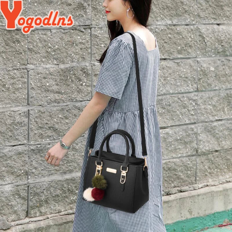 Bolso de hombro con relieve para mujer Yogodlns, bandolera con colgante de cuentas y pompón.