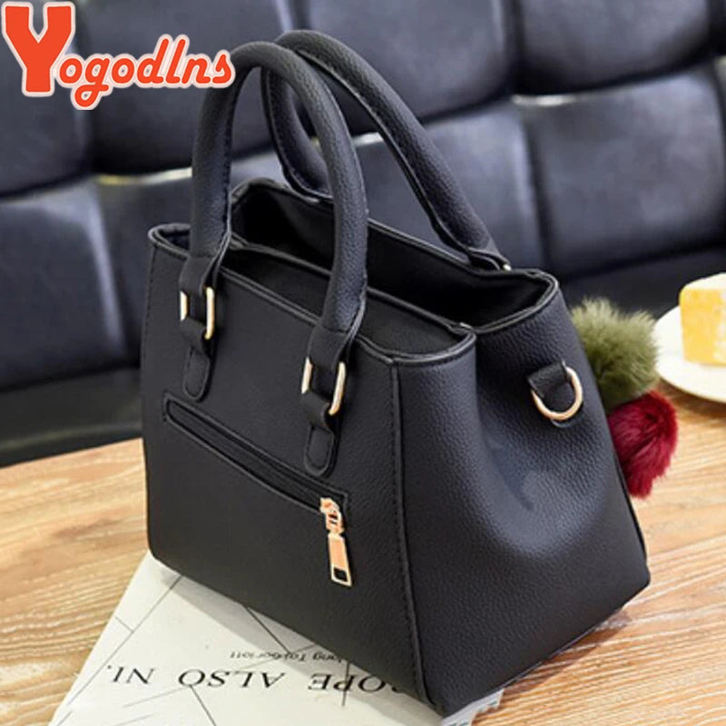 Bolso de hombro con relieve para mujer Yogodlns, bandolera con colgante de cuentas y pompón.