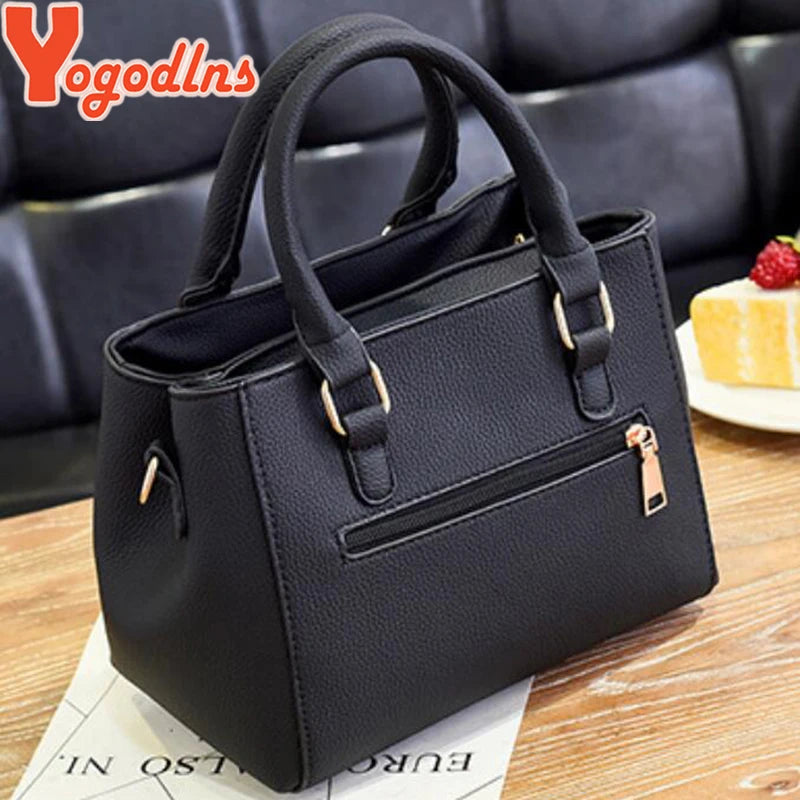Bolso de hombro con relieve para mujer Yogodlns, bandolera con colgante de cuentas y pompón.