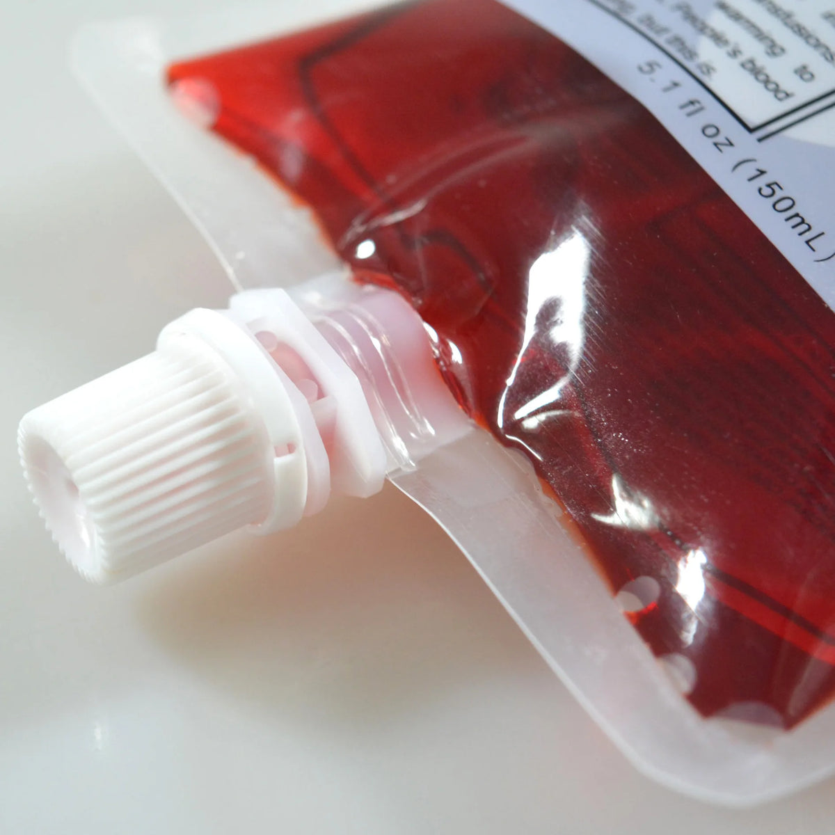 1PC Halloween Vampire Blood Drink Container Bag – PVC Beverage & Water Bottle Holder for Zombie Cosplay, Halloween Party Props & Decorations