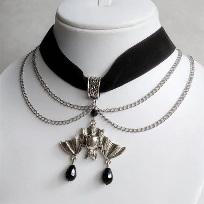 Antique Silver Skeleton Key Necklace – Gothic Punk Statement Pendant Charm, Vintage Grunge Jewelry for Halloween, Parties & Novelty Gifts