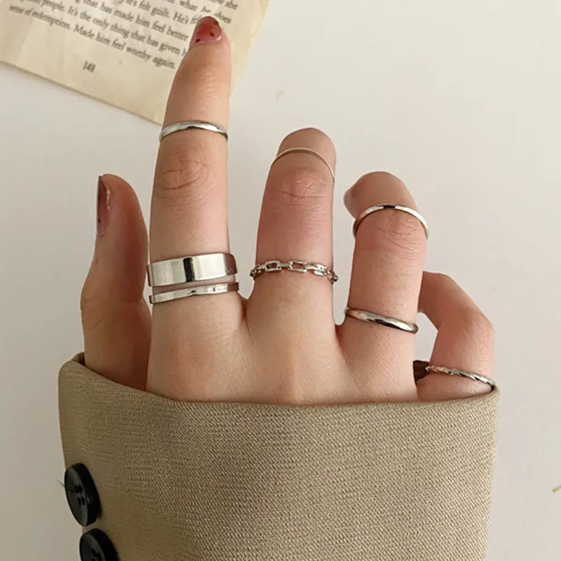 Conjunto de anillos apilables de circonita cúbica plateada para mujer – Luna, flecha, flor y corazón | Joyería de moda para boda y regalo