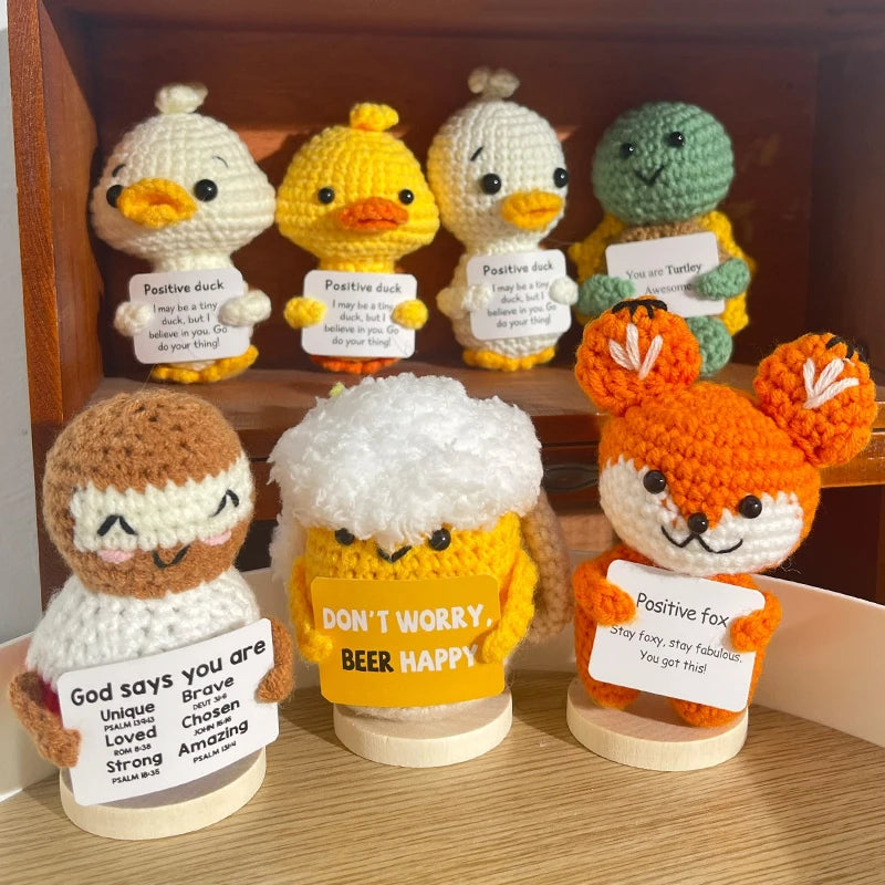 Poupée à énergie positive tissée à la main – Figurine en crochet de légumes et d'animaux avec carte de câlins, cadeau de festival fait à la main et artisanat de décoration intérieure créatif