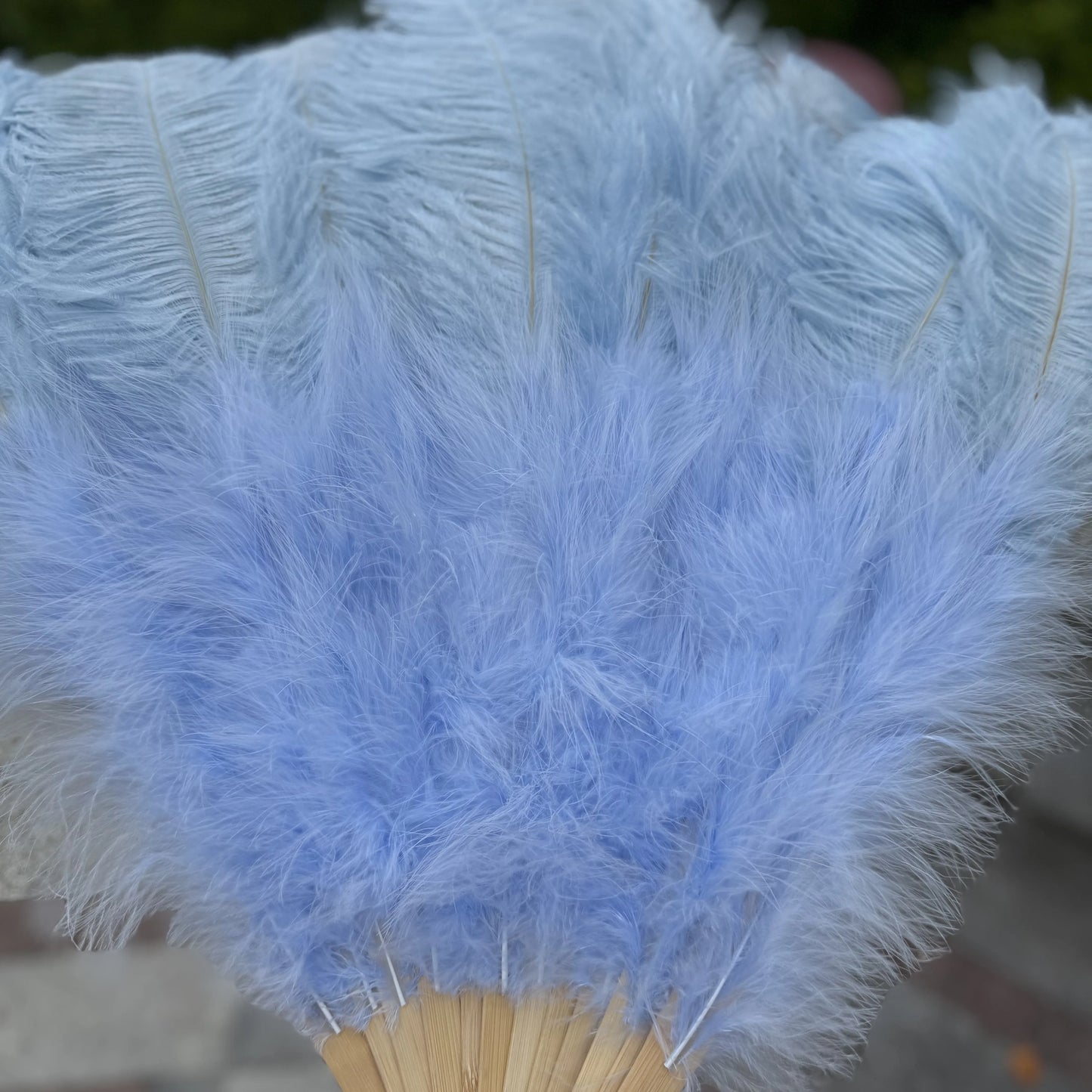Abanico Grande de Plumas de Avestruz Blancas – Elegante Abanico para Baile y Actuaciones Escénicas (100 cm / 130 cm)