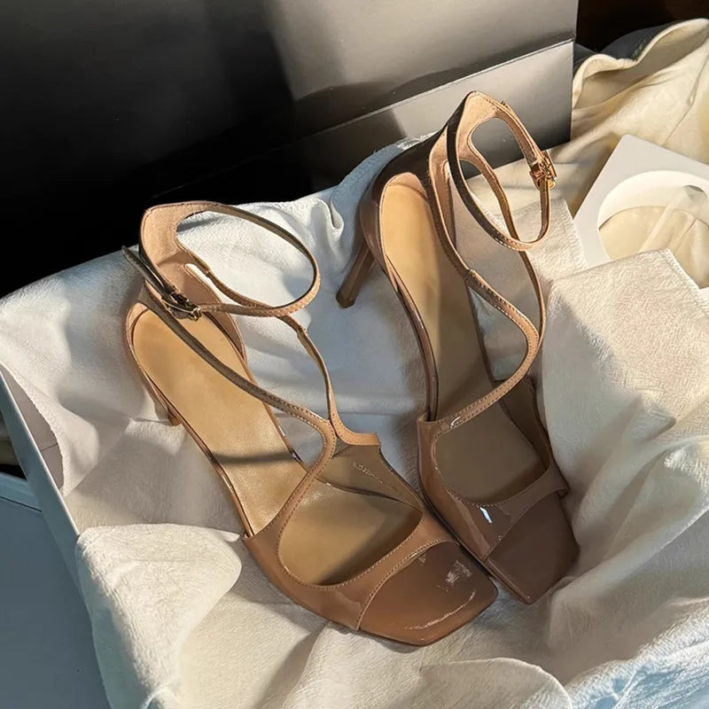 Sandalias de gladiador de charol para mujer – Zapatos de tacón alto de aguja con puntera abierta y correa al tobillo, sexys, para fiesta de verano