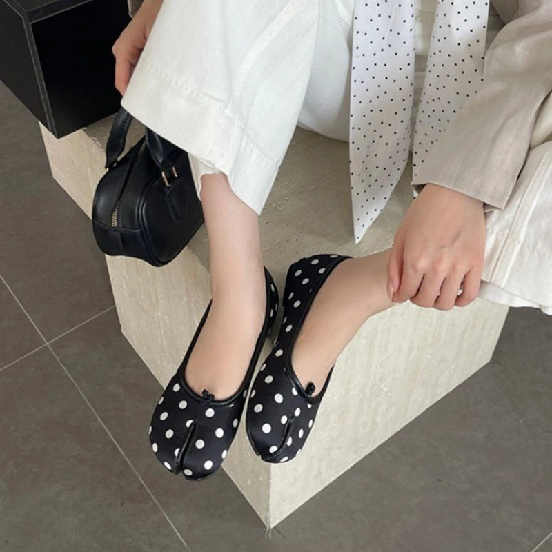 Manoletinas de mujer con lunares y punta dividida – Zapatos planos informales suaves sin cordones, zapatos cómodos de moda para uso diario