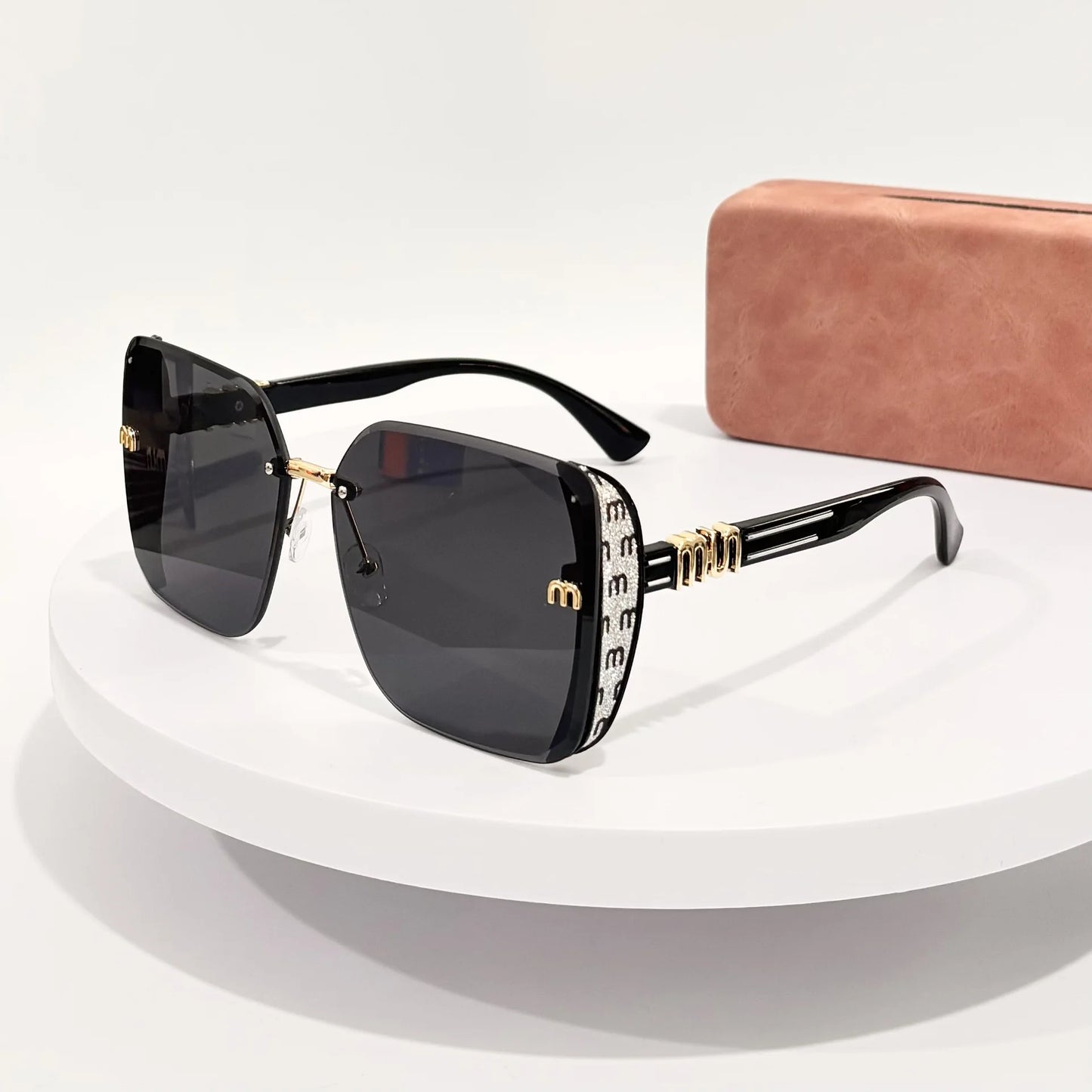 Oversized M Letter Square Sunglasses – Stylish Unisex Fashion Eyewear for Women & Men, Light Luxury Shades for Travel, Street & Party Wear