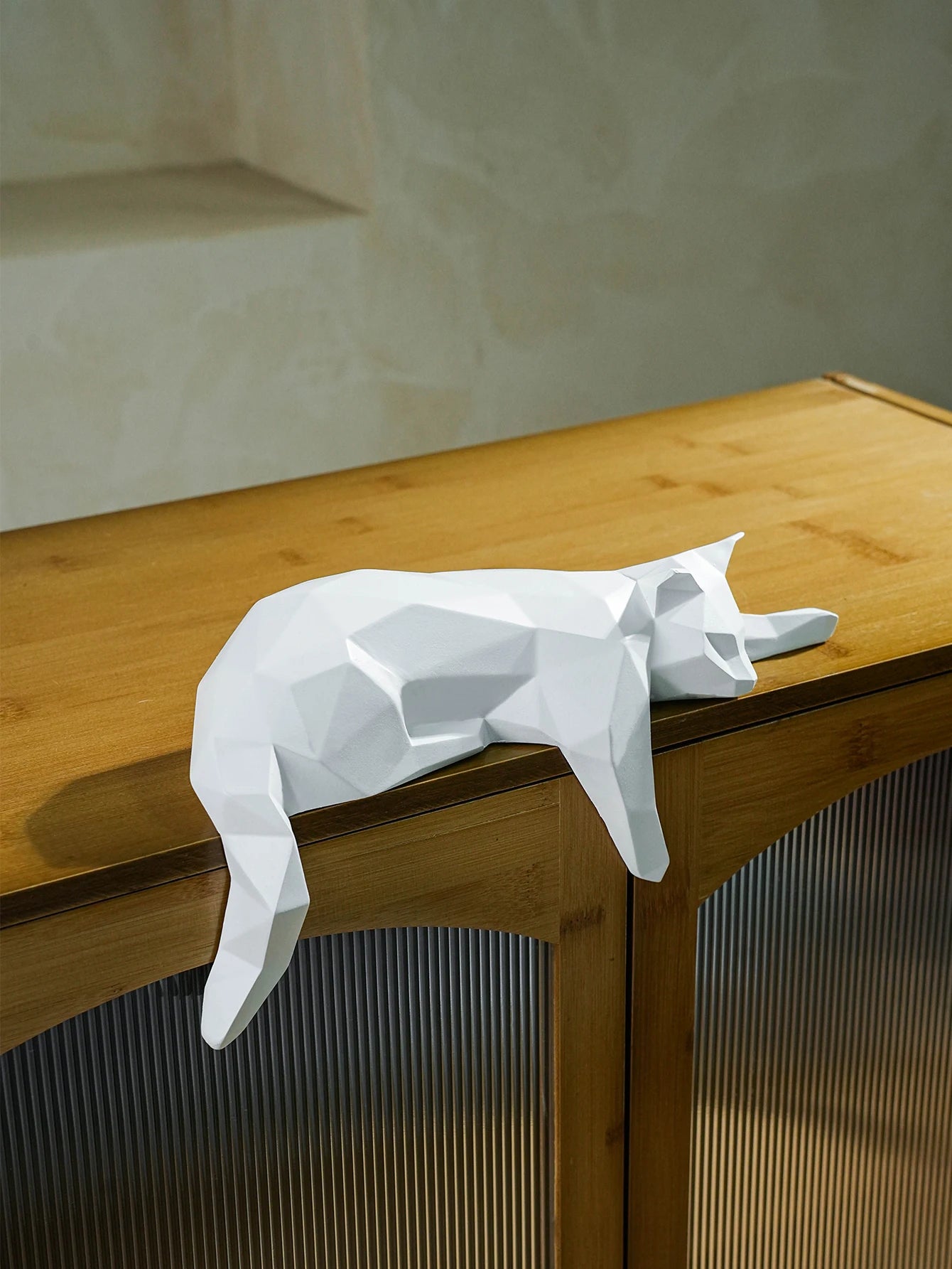 Geometric Lying Cat Statue – Modern Black & White Decorative Figurine for Home, Office, Table & Shelf Décor