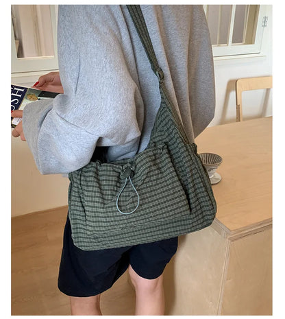 Bolso de hombro de nailon estilo coreano – Bolso tote sencillo a cuadros con cremallera y diseño de nube plisada con cordón ajustable, bandolera de moda para mujer, bolso de mano casual para el día a día