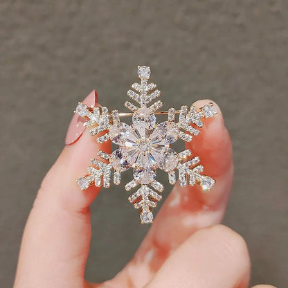 Elegant Snowflake Pearl Crystal Brooch – Fashion Corsage Coat Accessory for Women, Party, Wedding & Formal Outfit Decoration