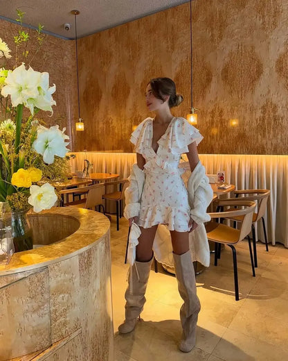 Robe mini florale à volants printemps-été 2026 pour femme – Jupe courte plissée à col en V, tenue décontractée élégante et à la mode