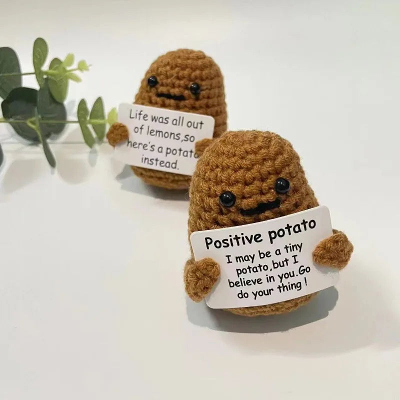 Poupée câlin pomme de terre à énergie positive – Mini ami de poche tricoté en laine, fait à la main, avec carte, cadeau de Noël amusant et décoration de chambre
