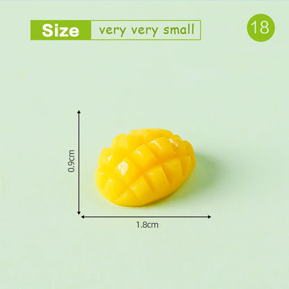 Lot de 10 mini figurines de fruits – Miniatures de fruit du dragon, noix de coco, melon d'eau, orange, pomme, banane et ananas pour la décoration de jardin miniature, les scènes de maison de poupée, les pots de plantes et les loisirs créatifs