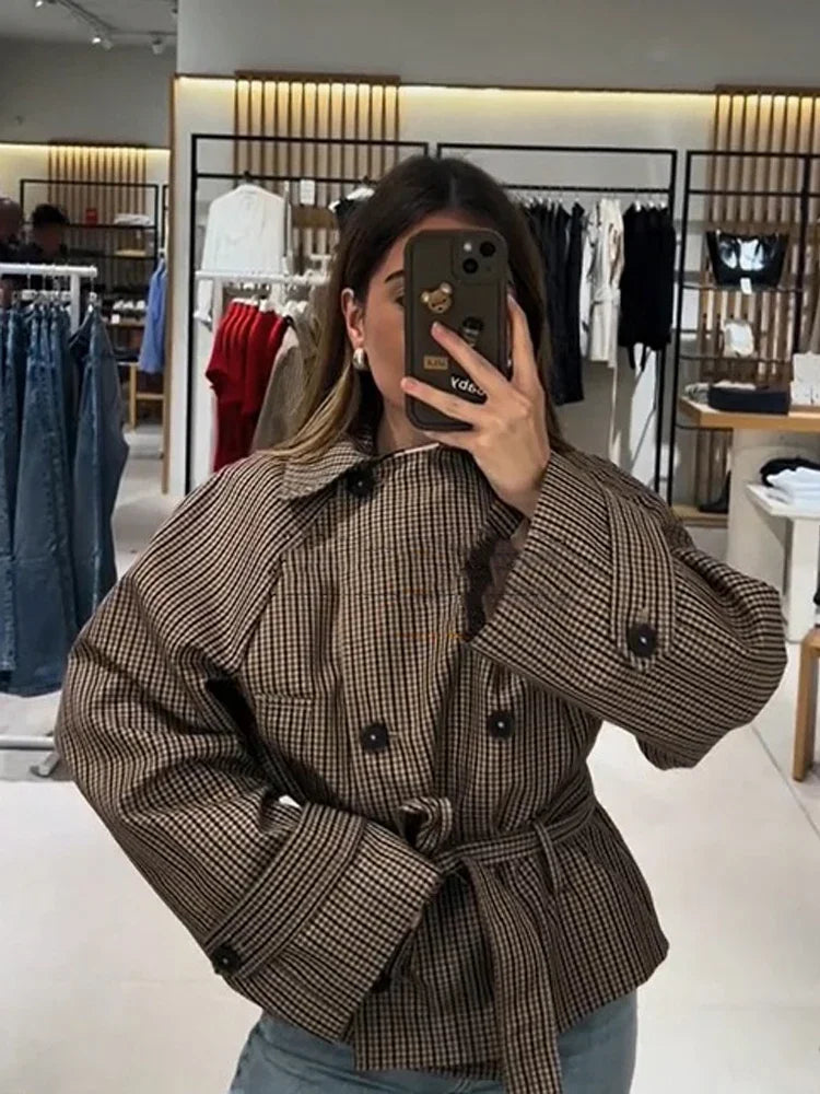 Women’s Plaid Cropped Trench Coat – Double-Breasted Short Jacket with Lapel Collar, Belted Waist & Long Sleeves, Autumn Outerwear