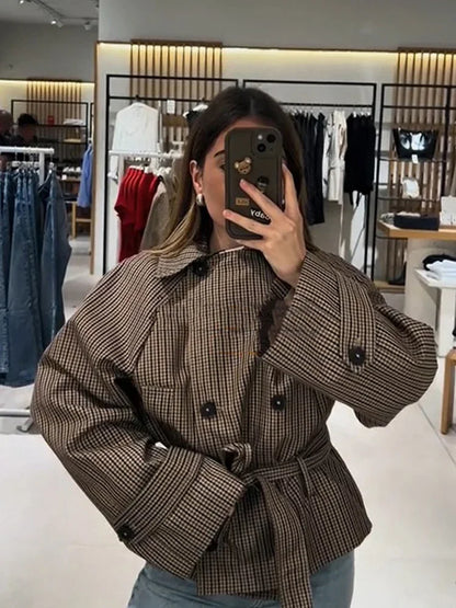Women’s Plaid Cropped Trench Coat – Double-Breasted Short Jacket with Lapel Collar, Belted Waist & Long Sleeves, Autumn Outerwear