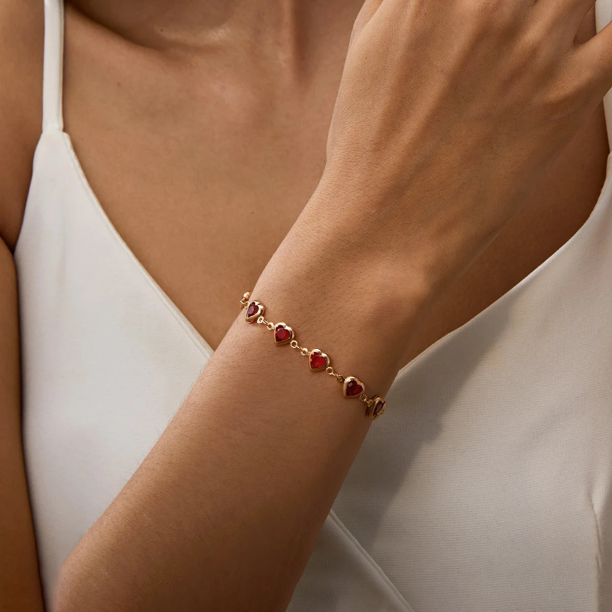 Elegante Pulsera de Zirconia de Cristal Rojo – Pulsera de Cadena Metálica con Corazón Colorido para Mujer, Boda, Fiesta y Joyería de Regalo