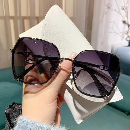 Women's Polarized Sunglasses – Oversized Retro Square Frames with UV400 Protection & Gradient Lenses, Stylish Fashion Eyewear