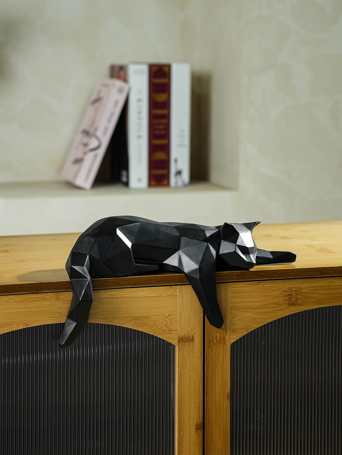 Geometric Lying Cat Statue – Modern Black & White Decorative Figurine for Home, Office, Table & Shelf Décor