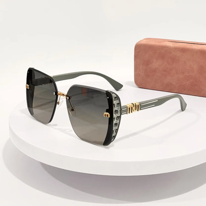 Oversized M Letter Square Sunglasses – Stylish Unisex Fashion Eyewear for Women & Men, Light Luxury Shades for Travel, Street & Party Wear