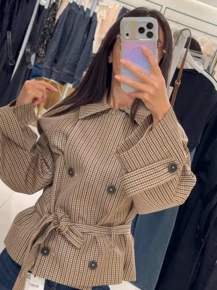 Women’s Plaid Cropped Trench Coat – Double-Breasted Short Jacket with Lapel Collar, Belted Waist & Long Sleeves, Autumn Outerwear