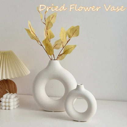 Nordic Donut-Shaped Decorative Vase – Modern Minimalist Plastic Flower Vase for Home & Table Décor