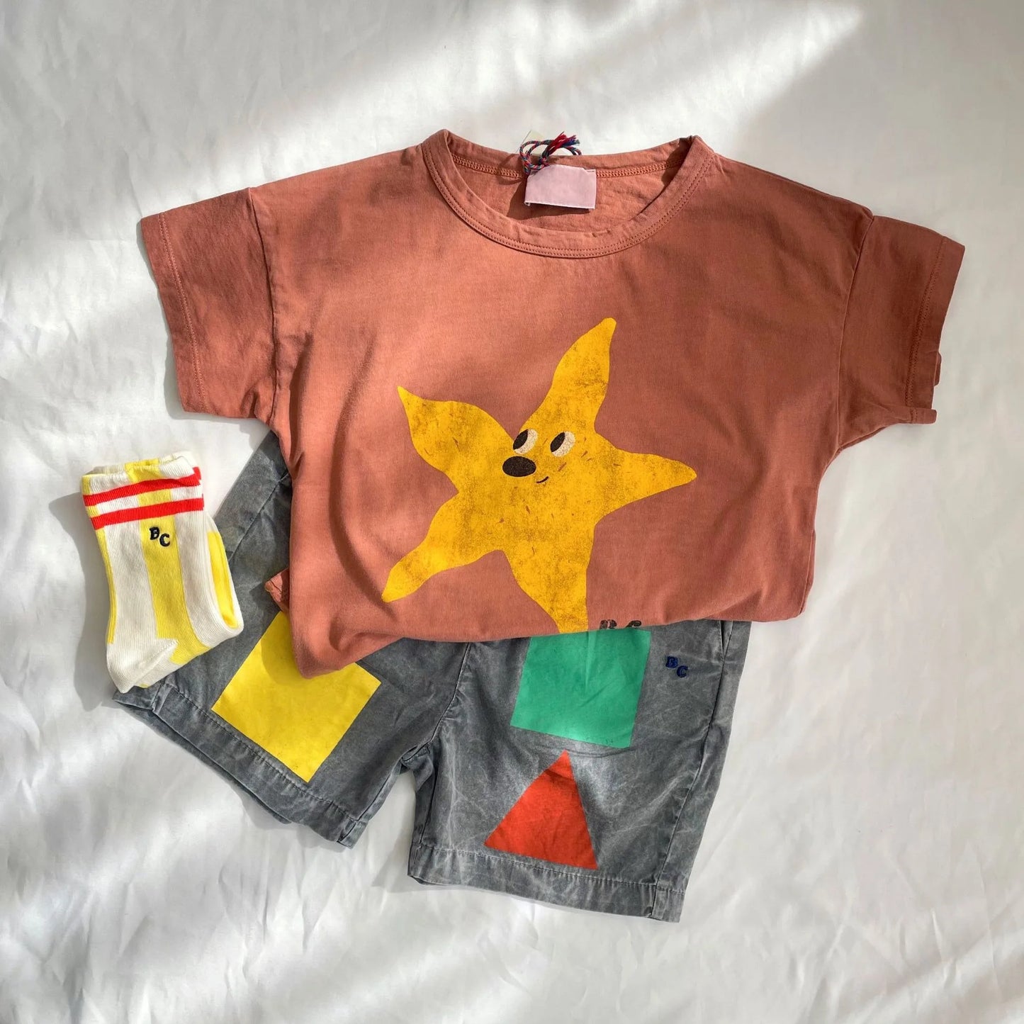 Camiseta de algodón con dibujos animados para niños 2025 – Top de manga corta estilo coreano de primavera-verano para bebés niños y niñas, ropa exterior informal para uso diario.