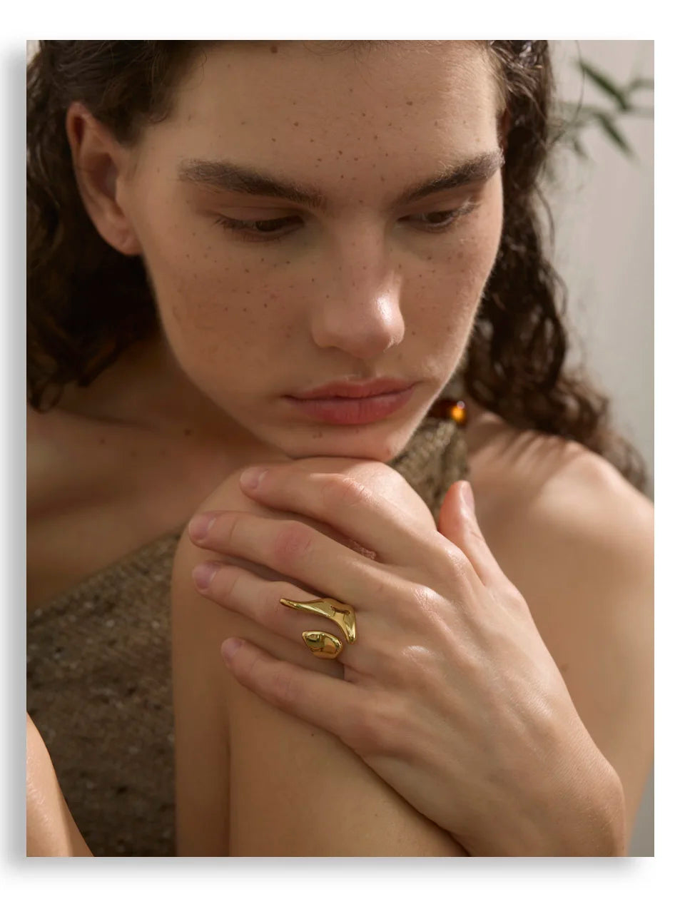Anillo de Acero Inoxidable Ajustable Geométrico – Anillo de Moda Minimalista con Baño de Oro PVD para Mujer