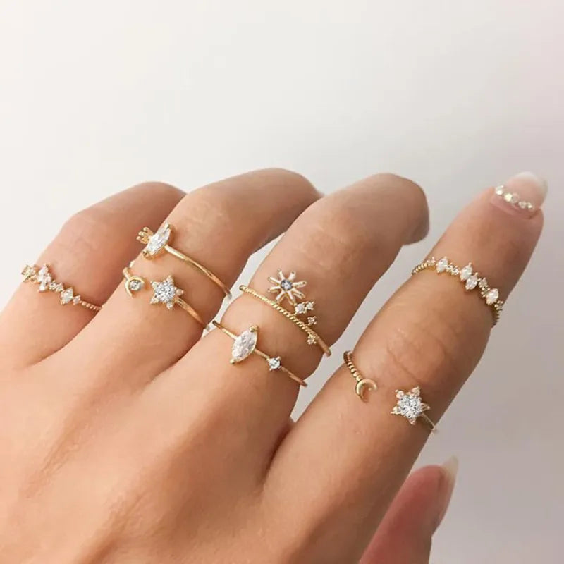 Conjunto de anillos apilables de circonita cúbica plateada para mujer – Luna, flecha, flor y corazón | Joyería de moda para boda y regalo