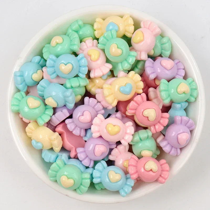 30/300pcs Mini Breloques en Résine Bonbon Fleur Amour – Mignons Accessoires de Bricolage pour Nail Art, Barrettes à Cheveux, Scrapbooking, Bijoux Faits Main et Projets Créatifs pour Enfants