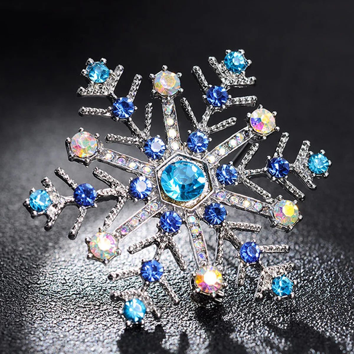 Christmas Snowflake Brooch – Blue Rhinestone Crystal Lapel Pin for Women, Festive Holiday Party Jewelry & Christmas Gift Accessory