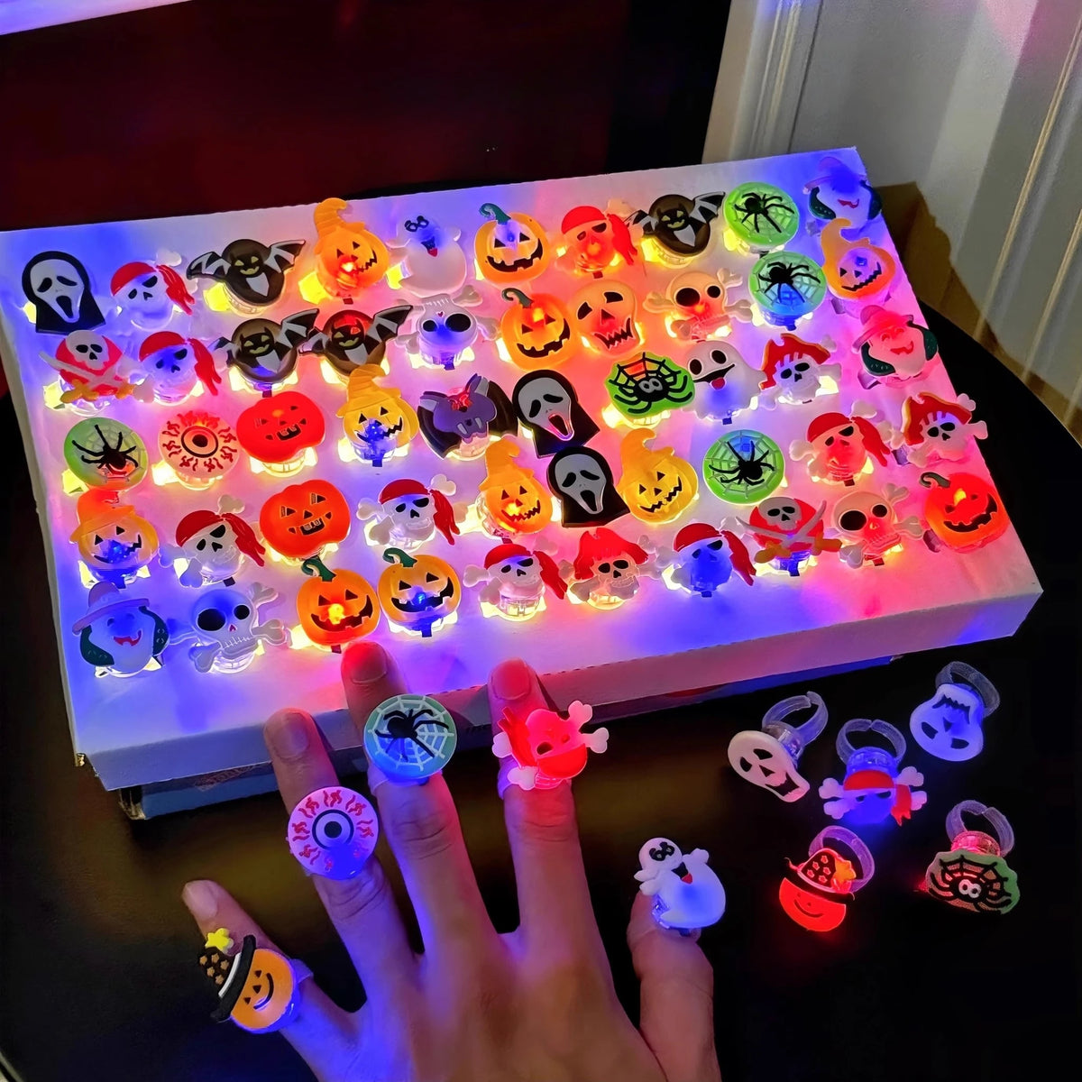 50PCS LED Halloween Rings – Cartoon Luminous Finger Lights, Glow-in-the-Dark Light-Up Rings for Halloween Party Favors & Events