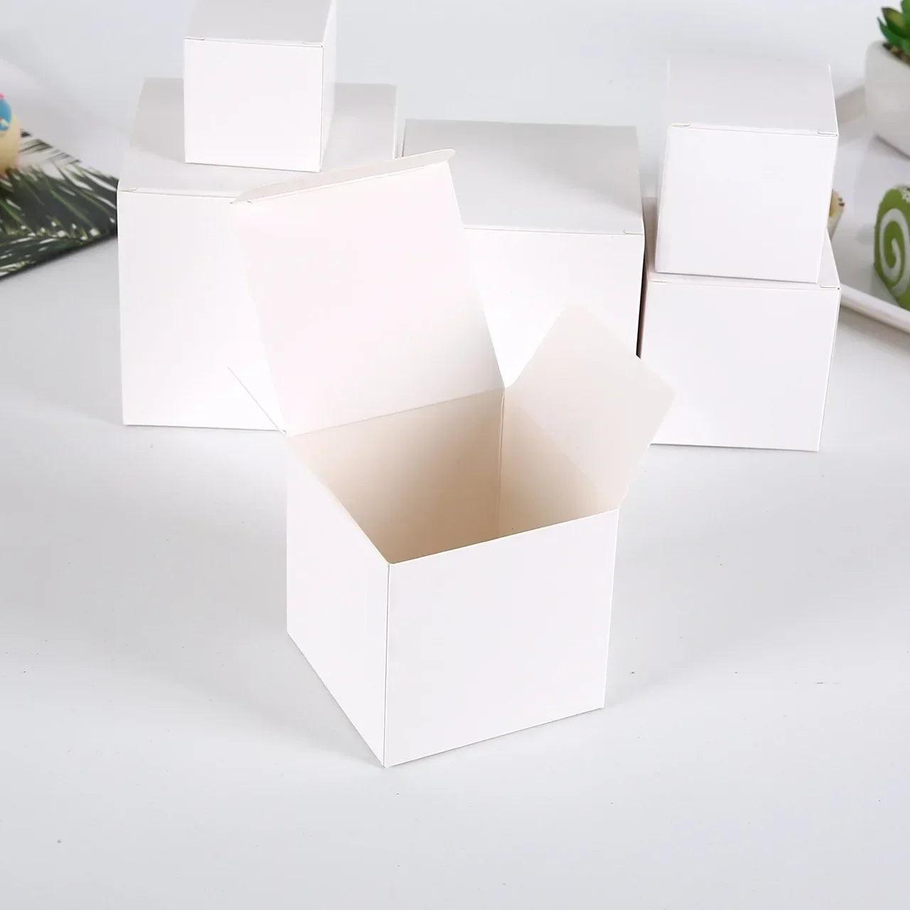 20/50PCS Cajas de Regalo Kraft – Cajas Plegables de Cartón Blancas y Negras para Recuerdos de Bodas, Caramelos y Empaques