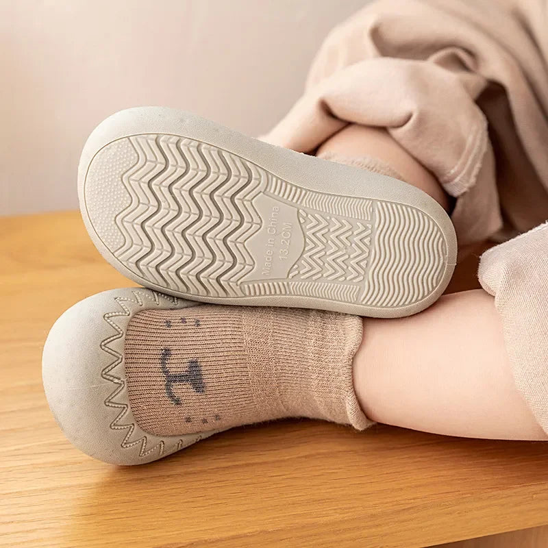 Zapatos y calcetines primeros pasos para bebés – Bonitas zapatillas de dibujos animados para bebés con suela de goma suave para niños y niñas
