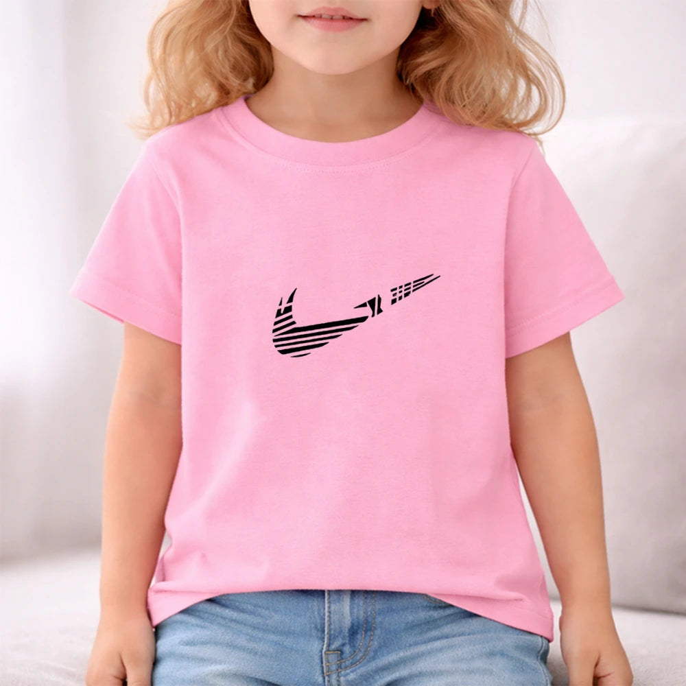 Conjunto de camiseta blanca y pantalón corto para niños. Atuendo informal de verano para niños y niñas de 3 a 12 años.